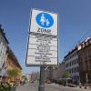 Die Stadt hat in der Maximilianstraße rechtswidrig einen Fußgängerzonen-Versuch gestartet, so eine Eilentscheidung des Verwaltungsgerichts. 