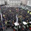 Rund 2000 Landwirte demonstrierten am Sonntag in der Augsburger Innenstatt. Mit Demos in ganz Deutschland will die Bewegung die Branche wieder aufbauen.