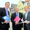 Die Landtagsabgeordneten Dr. Linus Förster (links) und Dr. Paul Wengert (rechts) sprachen bei ihrem Besuch beim Günzburger Oberbürgermeister Gerhard Jauernig regionale Probleme und Themenschwerpunkte an. Foto: Bernhard Weizenegger 