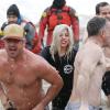 Lady Gaga - hier mit Schauspieler Taylor Kinney (L) sprang bei der Polar Plunge ins eiskalte Wasser.