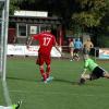 Hier fällt die endgültige Entscheidung zugunsten des FC Königsbrunn: Fabian Krug erzielt das 3:0, nachdem er Kemptens Keeper Pascal Prestel umspielt hat. Die Vorlage kam vom überragenden Dardan Jasigi. 