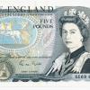 Irgendwann setzt sich in Europa der Euro durch, prognostiziert Finanzminister Wolfgang Schäuble. Damit würde die britische Währung verschwinden. Unser Bild zeigt eine 5-Pfund-Note mit dem Porträt der jungen Elisabeth II.  