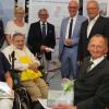 Im Landratsamt wurde die Ausstellung „Die barrierefreie Gemeinde“ von Staatssekretär Johannes Hintersberger (stehend rechts) eröffnet: (vorne rechts) Josef Koppold, der Behindertenbeauftragte des Landkreises. 	