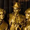 Goldjungen und Goldfrauen: Das "Golden Statue Project", mit Künstlern aus Schottland und Portugal, wird bei der  Langen Kunstnacht in Augsburg zu Gast sein.