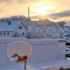 Beim Sonnenaufgang am Sonntag sieht alles ganz friedlich aus (hier in Krumbach). Doch im Verkehr gab es einige Probleme an diesem winterweißen Wochenende. Das Bild hat uns unser Leser Eduard Glogger zukommen lassen.