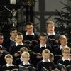 Schulter an Schulter im Chorkonzert – das war einmal. Wenn die Augsburger Domsingknaben in diesem Jahr Weihnachtskonzerte geben, werden sie sich an strenge Auflagen halten müssen.