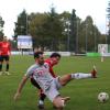 In der ersten Hälfte war Aindling (rote Trikots) gegen Aufkirchen noch zu passiv, in der zweiten Hälfte erspielte sich der TSV viele Chancen. 