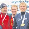 Bei der Siegerehrung freuten sich die drei Goldjungs (von links) Tobias Gröbl, Lukas Steinheber und Maximilian Meingast über die Goldmedaillen.  
