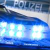 Eine Frau ist in Würzburg von ihrem eigenen Auto überrollt und schwer verletzt worden.