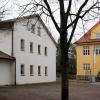 Das alte Schulhaus in Obermeitingen (links, rechts der Kindergarten) ist ein Dauerbrennen – auch nach der Kommunalwahl. 	