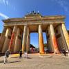 Mitglieder der Klimaschutzgruppe Letzte Generation hatten am 17. September alle Säulen des Brandenburger Tors mit oranger Farbe besprüht.