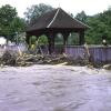 Stau an der Goggelesbrücke beim Hochwasser am 23. Mai 1999.
