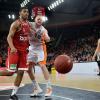 Die Ulmer Basketballer (helle Trikots) sind aus dem Pokal-Wettbewerb ausgeschieden. 