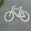 Ein Fahrradsymbol weist Radfahrern die Benutzung des Radweges an.