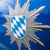 Einen Unfall mit hohem Sachschaden hat ein Mann aus dem Donau-Ries-Kreis in Treuchtlingen verursacht. 