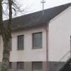 Die Gemeinde Obergriesbach hat das ehemalige SVO-Sportheim gegenüber des Bahnhofs gekauft. Sie will das Gebäude an den Landkreis vermieten, damit dieser dort Asylbewerber unterbringen kann.