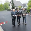 Freigabe der Kreuzung in Aystetten: (von links) Ingenieur Andreas Endres, Bürgermeister Peter Wendel und Bauleiter Ralf Baumann. 