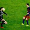 Lionel Messi überwindet Rayos Torwart Juan Carlos gleich drei Mal.