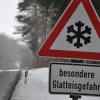 Auf der schneeglatten Straße hat es am Mittwoch gekracht.