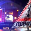 In Augsburg ist am Freitagabend ein Christbaum in Brand geraten. Eine Person wurde verletzt.