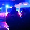 Die Polizei sucht nach Jugendlichen, die wohl in Oberhausen eine Scheibe eingeschlagen haben.