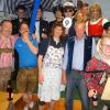 Soccerbergfest in Ellzee: Das Foto zeigt die „Schauspieltruppe“ der SpVgg Ellzee nach ihrem Auftritt mit einem Teil der Originale.  	