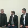 Einem Priester wird sexueller Missbrauch Schutzbefohlener vorgeworfen. Eine Argumentationslinie seiner Verteidiger Florian Zenger (Mitte) und Christoph Kahle (rechts) bröckelt nun.
