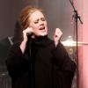 Adele beim Auftakt-Konzert ihrer Deutschland-Tour im Docks in Hamburg. Foto: Malte Christians dpa