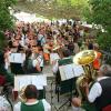 Erstmals seit vielen Jahren gab es beim Rehlinger Dorffest Livemusik. Die Blaskapelle Rehling spielte auf dem Rathausplatz zünftig auf - sehr zur Freude vieler Gäste.