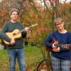 Norbert Neunzling und Edith Lehner sind das Gitarrenduo Saitenspuren. Weil Konzerte ausfielen, konnten sie sich für ihre neue CD „3“ mehr Zeit lassen. 	