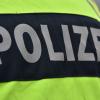 Nach der Zerstörung einer Fensterscheibe in Bissingen bittet die Polizei um Zeugenhinweise. 