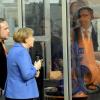 Bundeskanzlerin Angela Merkel zu Besuch bei der KUKA AG Augsburg, Vorstand Dr. Till Reuter führt durch den Bestrieb, Industrie 4.0., KUKA Roboter