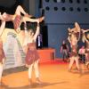 Als wilde Indianerinnen zeigte die TSV-Showtanzgruppe Dancetastic akrobatische Formationen. 	