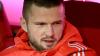 Bayerns Eric Dier sitzt auf der Bank.