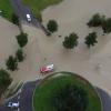 Das Hochwasser erreicht am Montagabend das südliche Oberallgäu. Das Bild zeigt den Goymoos-Kreisel nahe Rettenberg.