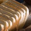 Um die Belastung durch Acrylamid gering zu halten, sollte man Toast nicht allzu lange rösten. zu viel Acrylamid könnte das Krebsrisiko steigern.