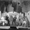 Die Münchner Kammerspiele gaben im Dezember 1922 im Augsburger Stadttheater ein Stück eines jungen Augsburgers: „Trommeln in der Nacht“ von Bertolt Brecht.