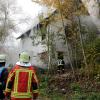 Am Sonntagvormittag brannte ein Wohnhaus im Landensberger Ortsteil Glöttweng. Die Feuerwehr rettete den lebensbedrohlich verletzten Bewohner. Der 57-Jährige starb noch am Sonntagabend im Krankenhaus.