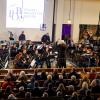 Mit einer bewegenden Vertonung der Passionsgeschichte berührte das Bayerische Polizeiorchester bei einem Benefizkonzert in der Kirche St. Simpert in Dinkelscherben.
