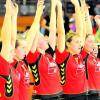 Sie bemühten sich, sie streckten sich - am Ende setzte es für die Handballerinnen des VfL günzburg erneute eine Niederlage. 23:27 hieß es am Ende gegen den TSV Ottobeuren. Foto: Radoslaw Polizio