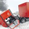 Bei einem schweren Unfall auf der Autobahn nahe Adelzhausen kippte dieses Führerhaus eines Lastwagens nach vorne.  