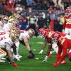 Weil Chiefs-Kicker Butker noch vor der Halbzeit-Show mit Usher ein Field Goal erzielte, hielt sich der Pausen-Rückstand der Chiefs in Grenzen. 