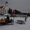 In Siebnach spurt der Skicliub die Loipen mit der vereinseigenen Maschine.