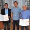 Diedorfs SPD-Ortsvorsitzender Thomas Schwarz (Mitte) ehrte Dritten Bürgermeister Alexander Neff (links) und Helmut Steiner für langjährige Mitgliedschaft.  	