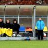 Um diese Bank wird Gersthofens Trainer Gerhard Hildmann (rechts) von der Konkurrenz beneidet. Gegen Egg saßen dort zunächst Oktay Yavuz, Nico Baumeister, Safet Konakovic, Aladin Halilovic, Manuel Rosner und Jürgen Engelleiter (von links). Umsorgt wurden die von Betreuerin Sonja Heigemeir. 	