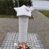 Auf dem Nordendorfer Friedhof steht jetzt ein Gedenkstein für Sternenkinder in Form eines Sterns.