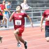 Vollgas bis zur Ziellinie hieß es beim Landesfinale des Bodenseecups, wie hier beim 75-Meter-Lauf der Schüler. Insgesamt waren rund 300 Mittelschüler aus ganz Bayern im Josef-Bestler-Stadion in Aichach am Start. 