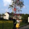 Johannes Hummel stellte diesen Maibaum bei seiner Freundin Angelina Holl (beide Lauingen).