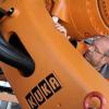 Der Augsburger Roboter- und Anlagenbauer Kuka hat seine Verluste im ersten Quartal ausgeweitet.