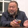 Der chinesische Künstler und Regimekritiker Ai Weiwei steht wegen eines angeblichen Steuervergehens unter Hausarrest und darf nicht ins Ausland reisen.